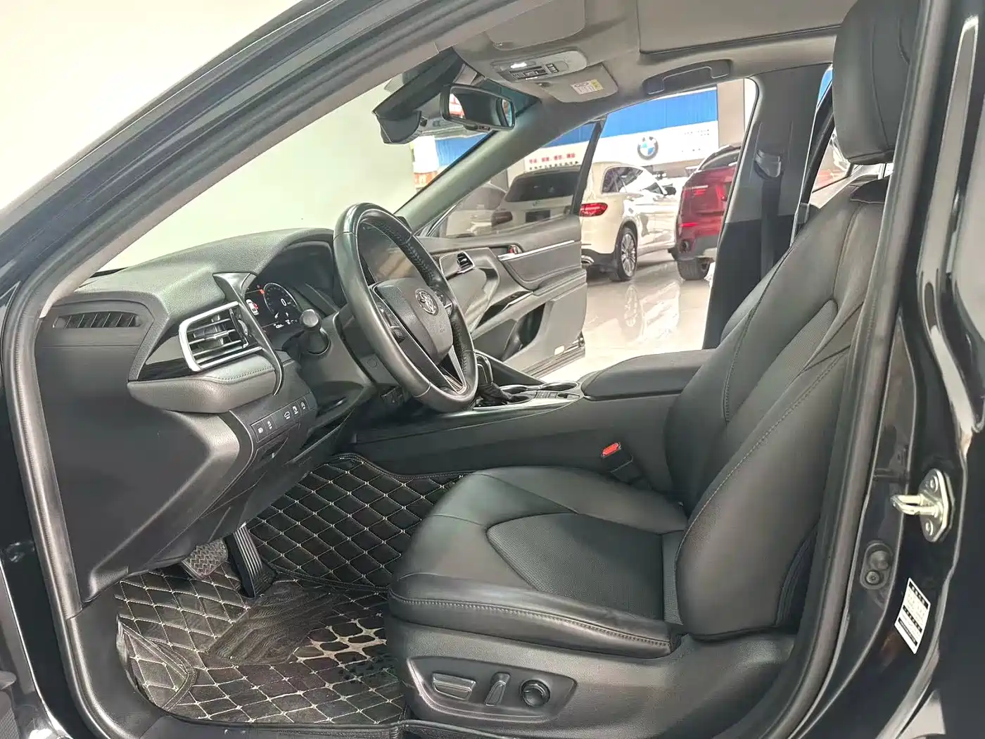 Toyota Camry 2023 2.5G Luxury Edition фото 4