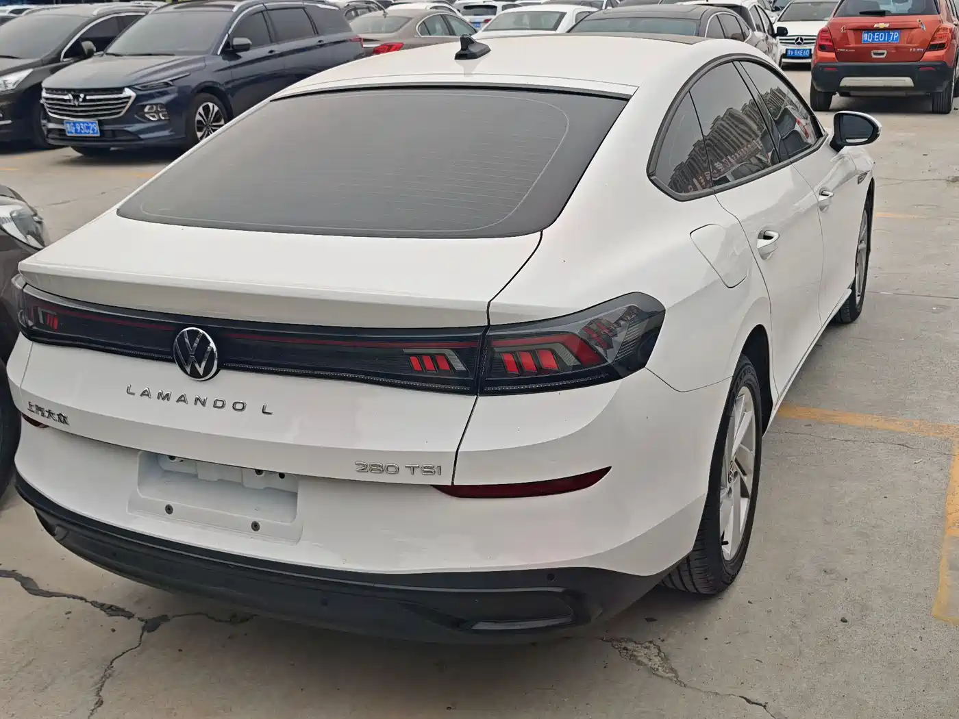 Volkswagen Lamando 2023 Lamando L 280TSI DSG Glamour Edition фото 9