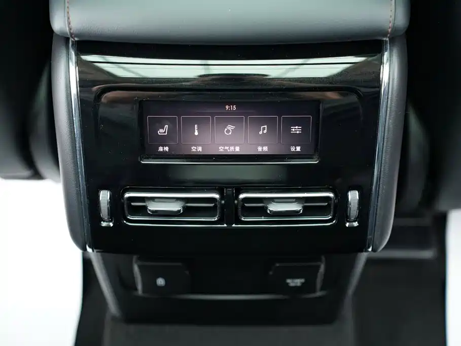 Фото 25 - Lincoln Aviator
