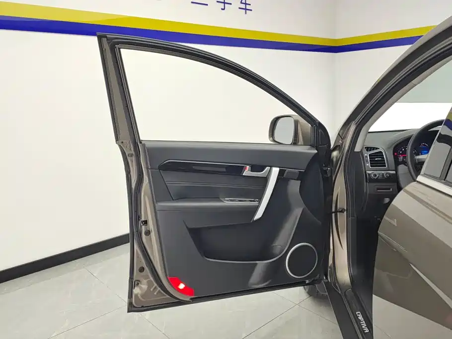 Chevrolet Captiva 2016 2015 2.4L 2WD Urban Edition 7-seater