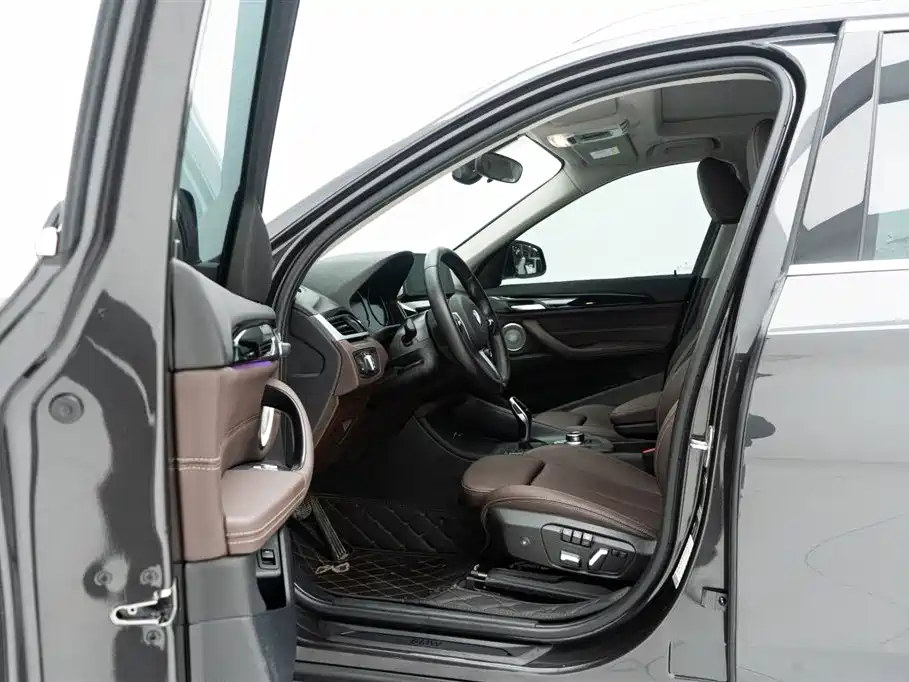 BMW X1 2022 sDrive25Li Leading фото 14