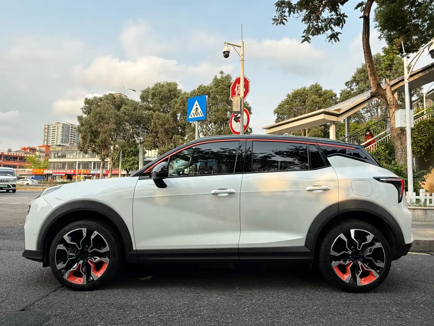 Lynk & Co 06 2020 1.5T Halo фото 4