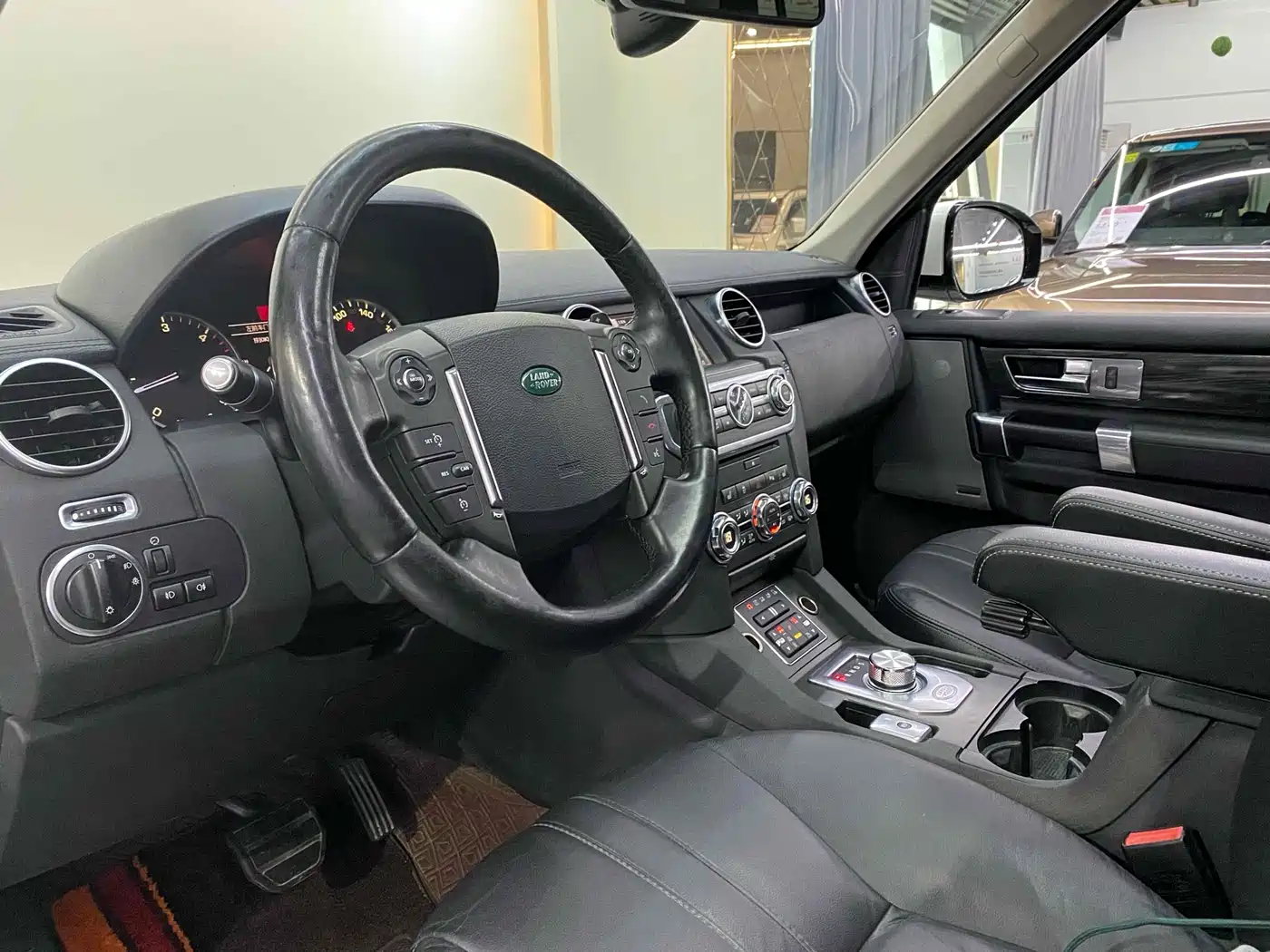 Land Rover Discovery 2013 3.0 SDV6 HSE Diesel фото 7