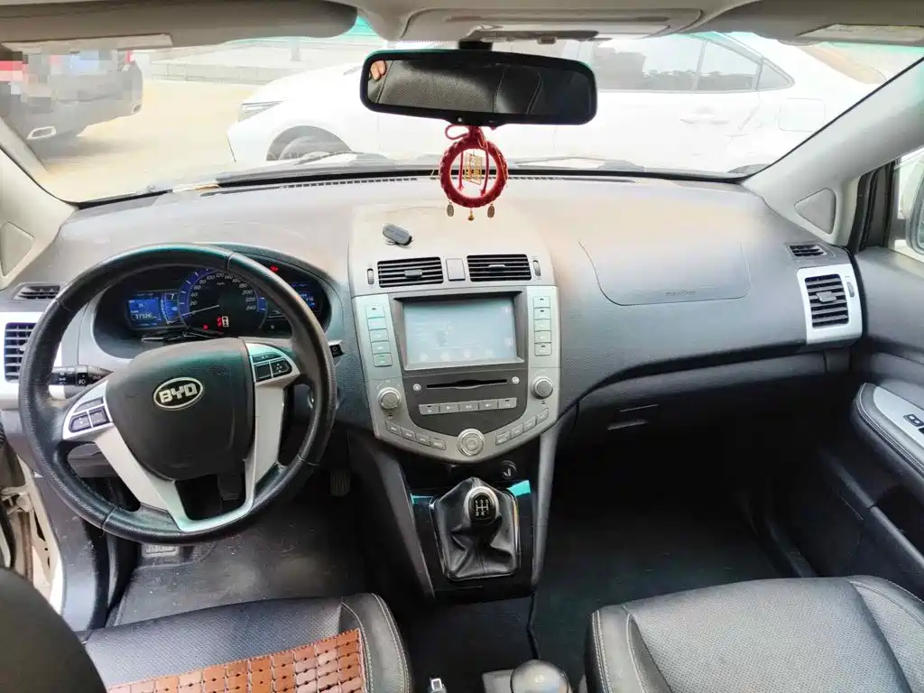 BYD S6 2013 2013 Platinum Edition 2.0L Manual Luxury
