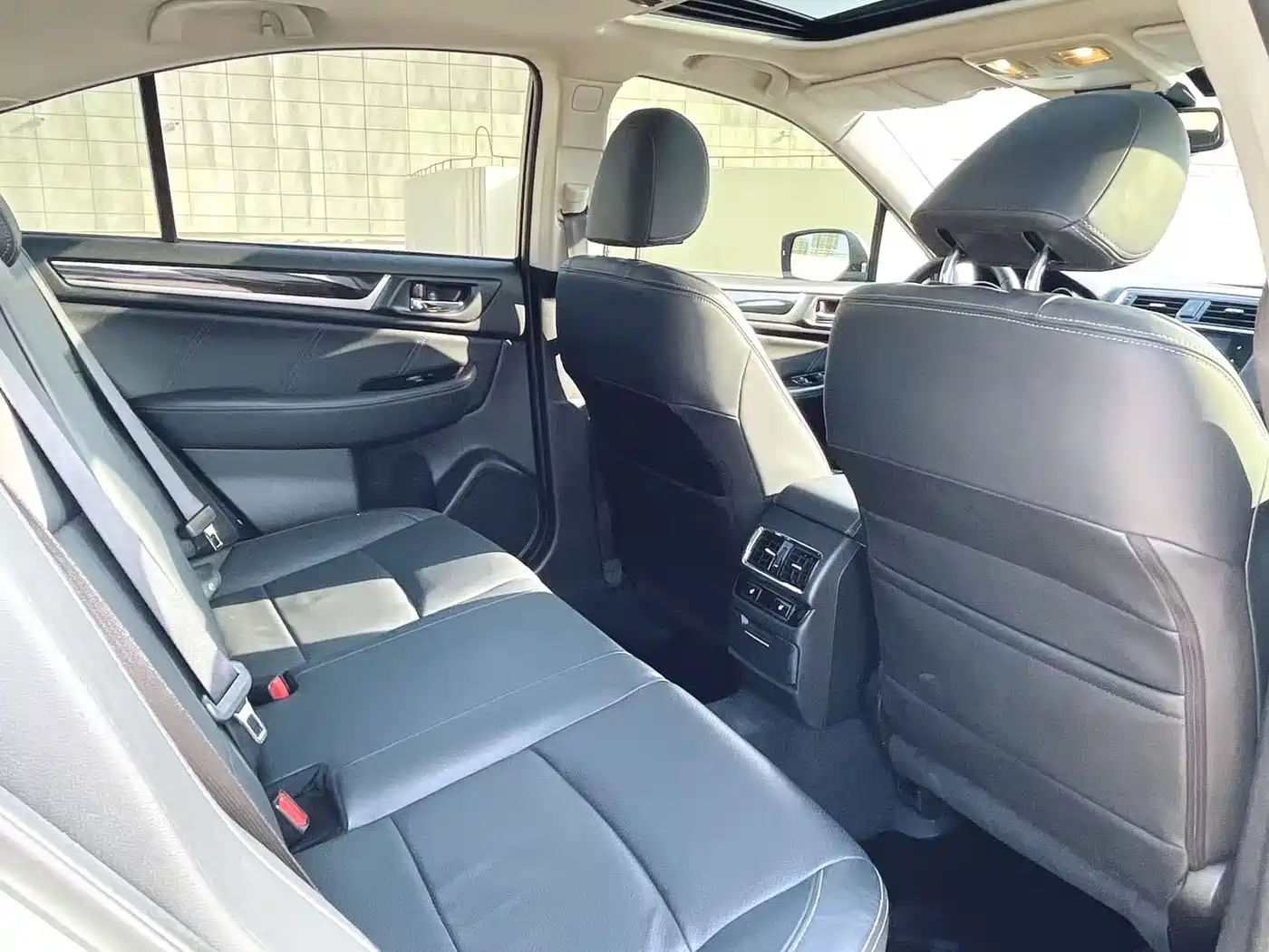 Subaru Legacy 2016 2.5i AWD Glory Edition фото 14