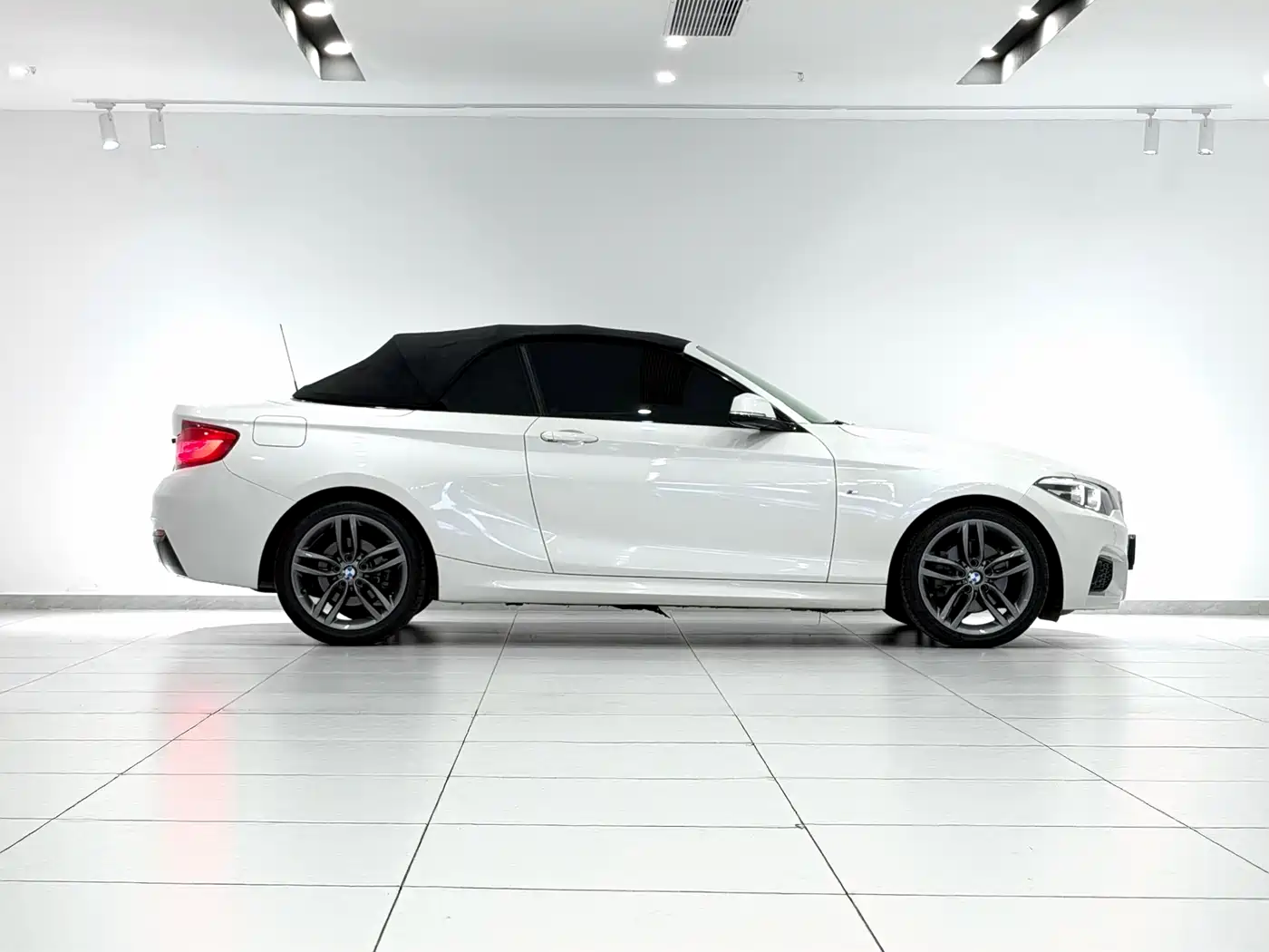 BMW 2 Series (Import) 2018 225i Convertible Coupe M Sport фото 4