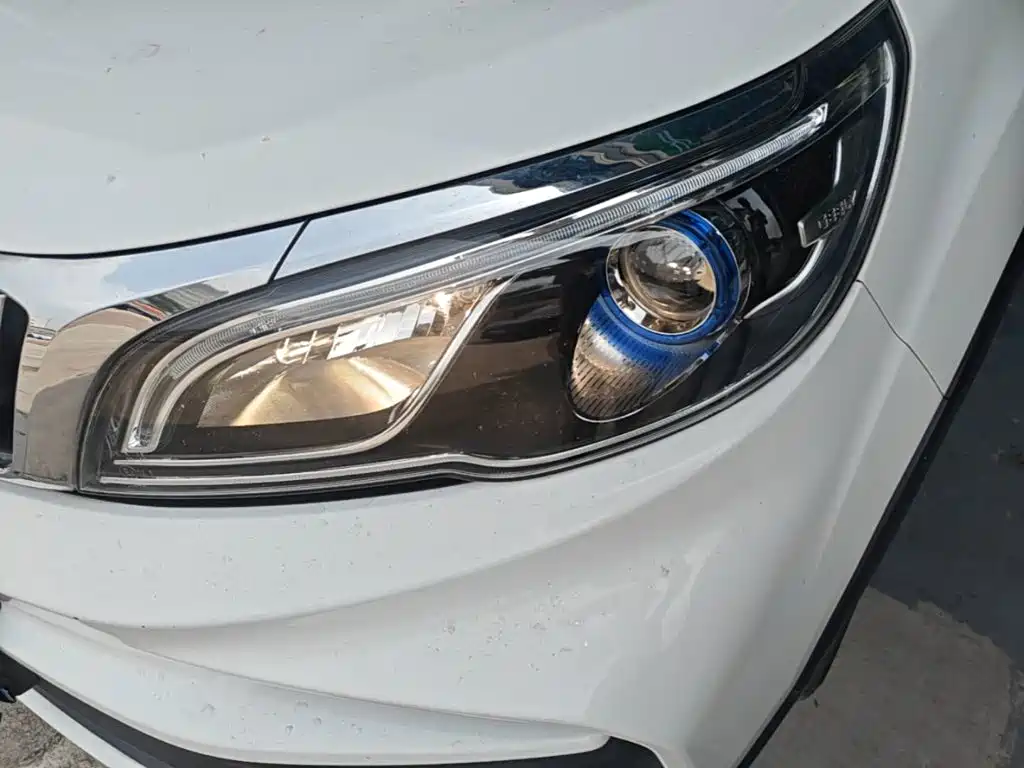 Фото 24 - Geely Vision X3