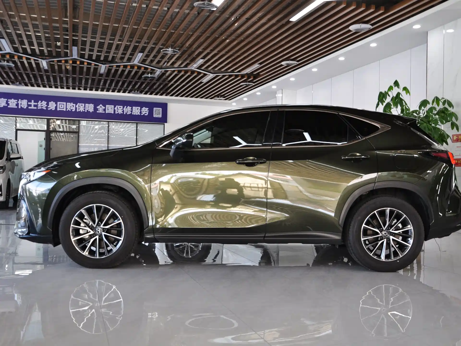 Фото 3 - Lexus NX