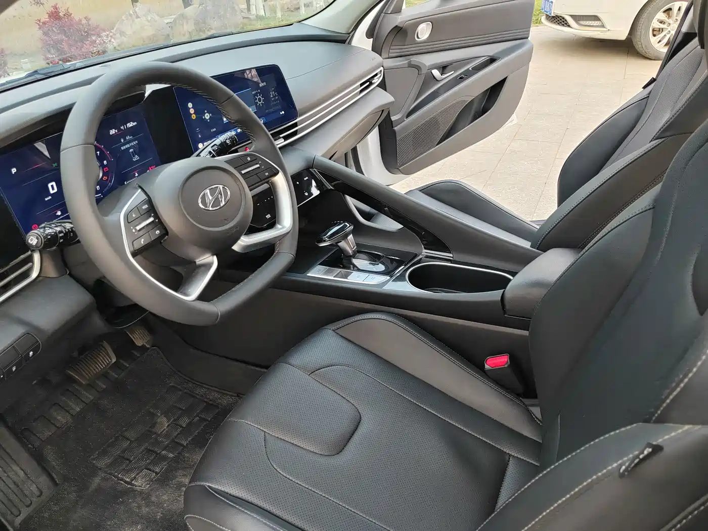 Hyundai Elantra 2022 1.5L CVT GLS Leading Edition фото 15