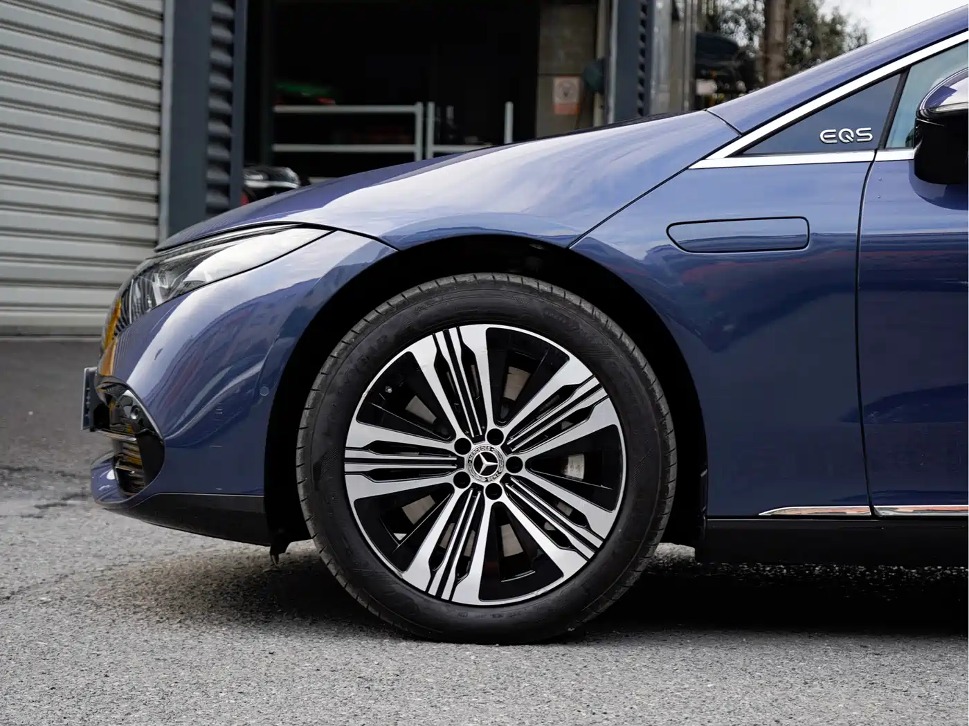 MERCEDES-BENZ EQS