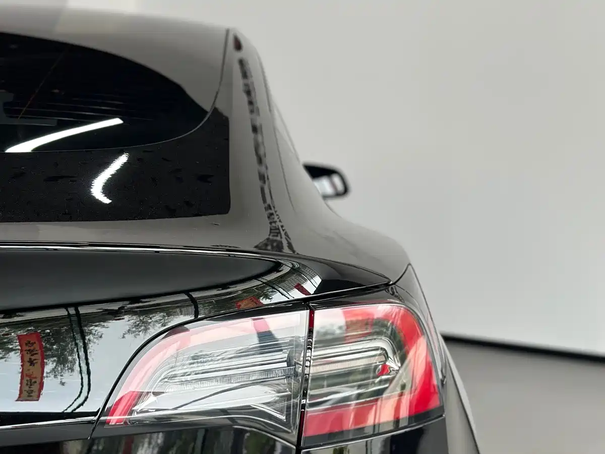 Фото 20 - Tesla Model 3