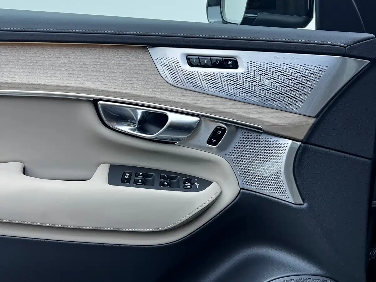Volvo XC90 Plug-in Hybrid 2025 2025 Facelift T8 Smart Premium Luxury 7-seater