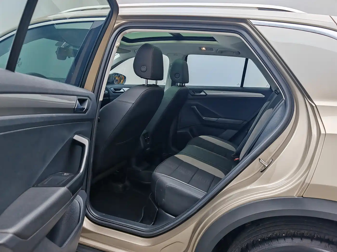 VOLKSWAGEN T ROC EXPLORING SONGS