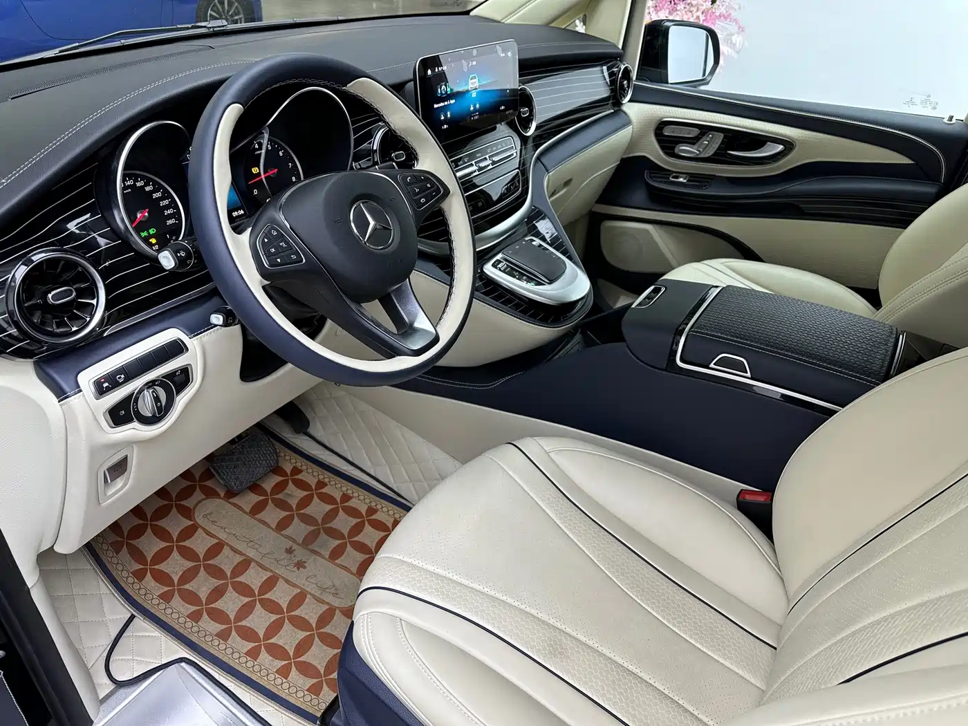 Mercedes-Benz V-Class 2026 2021 V 260 L Long Wheelbase Premium Edition