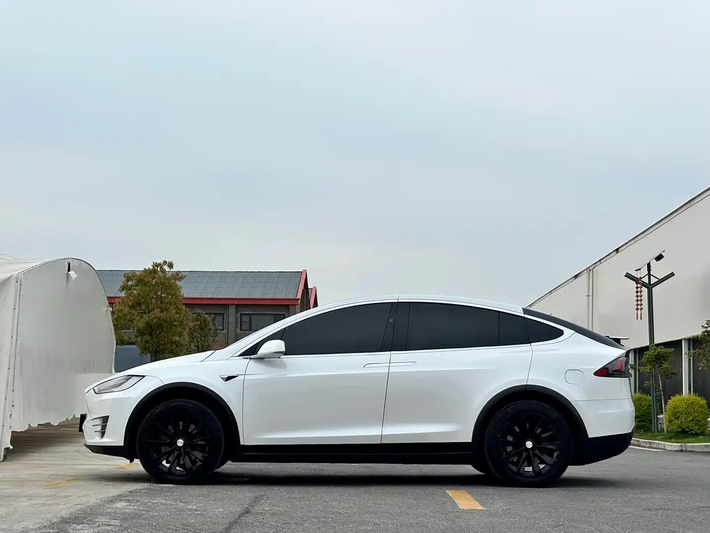 TESLA MODEL X
