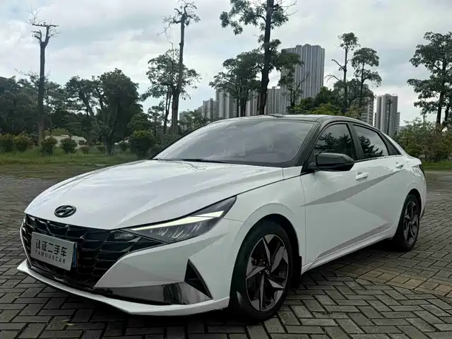 Hyundai Elantra 1.5L CVT LUX, Премиум