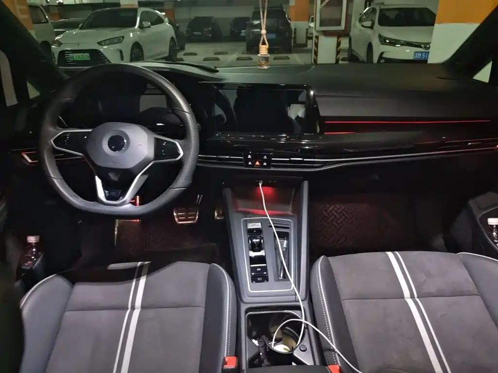 Фото 5 - Volkswagen Golf