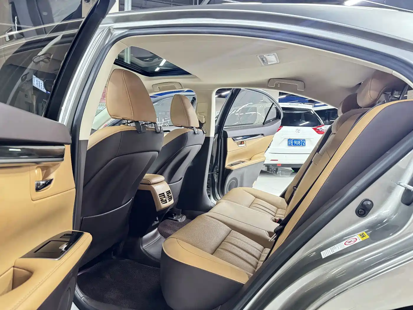 Фото 8 - Lexus ES