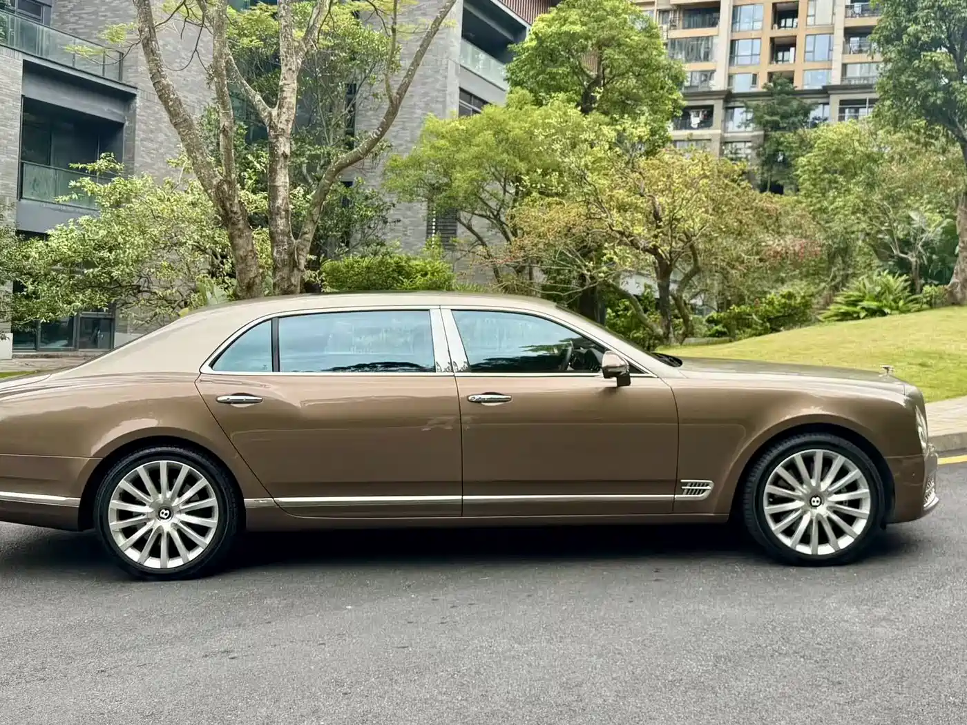 Bentley Mulsanne 2017 6.8T Long Wheelbase фото 3