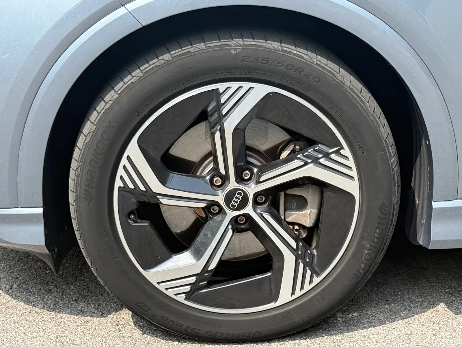 Photo 5 - Audi Q4 e-tron