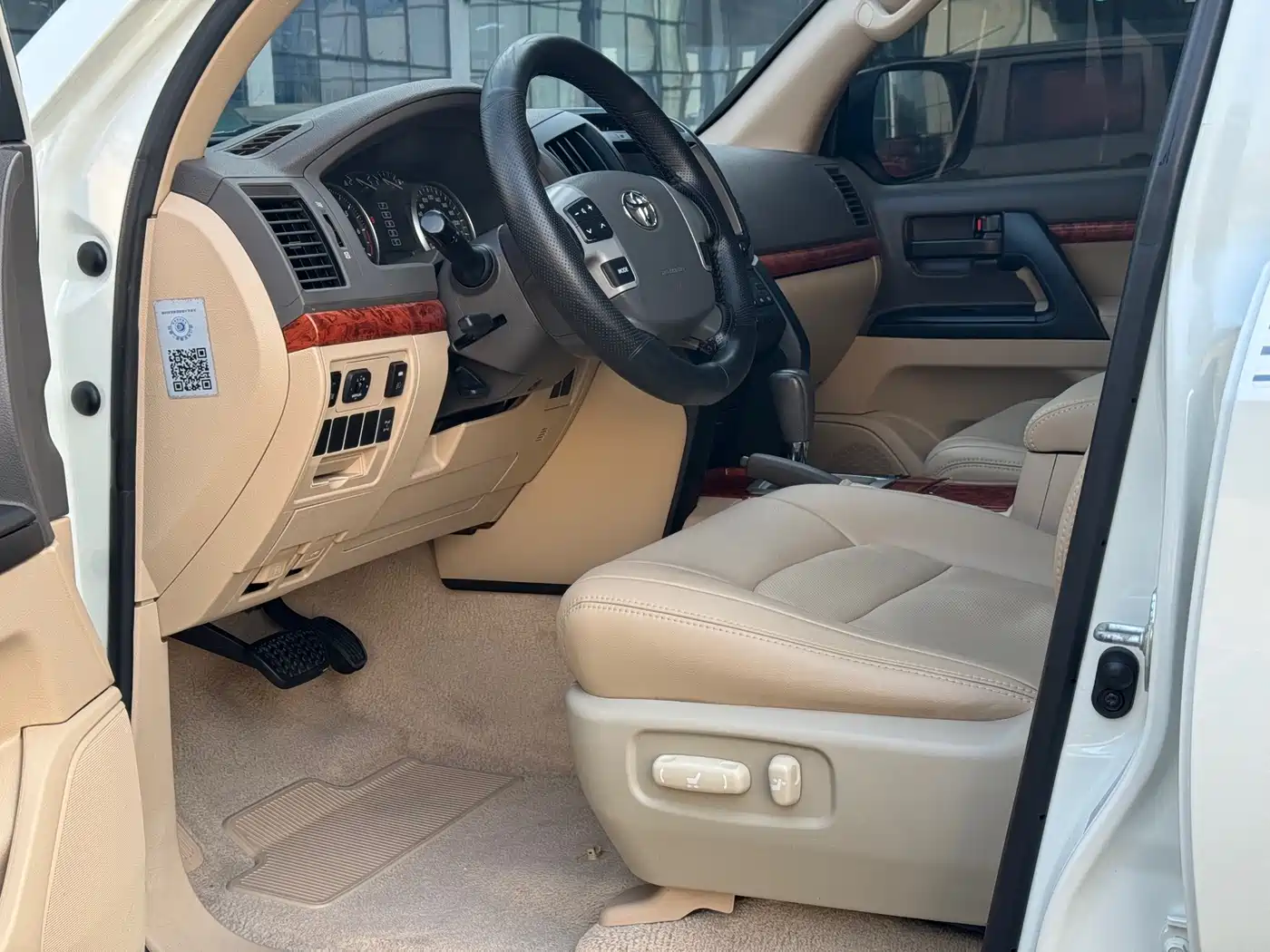 Toyota Land Cruiser (Import) 2015 4.0L V6 Middle East Limited Edition фото 8