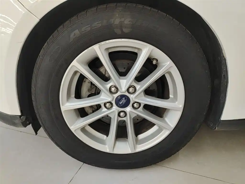 Фото 23 - Ford Focus