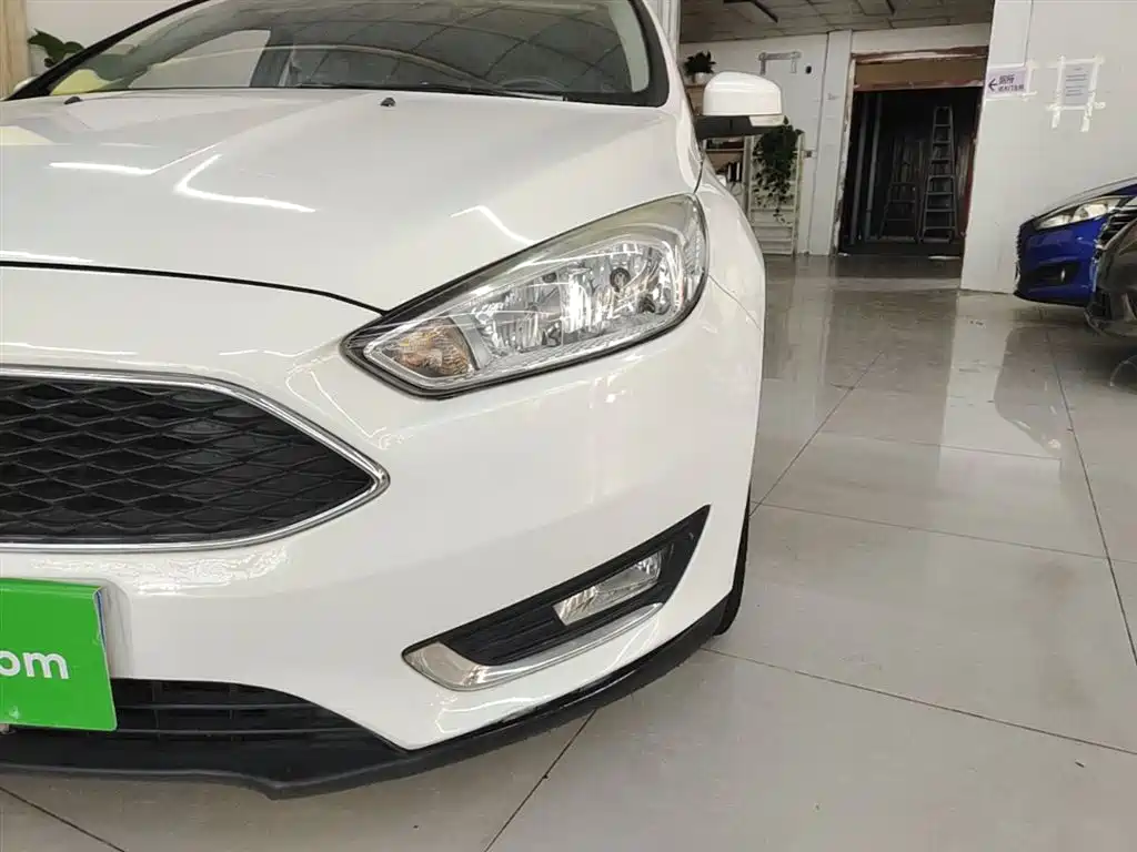 Фото 24 - Ford Focus