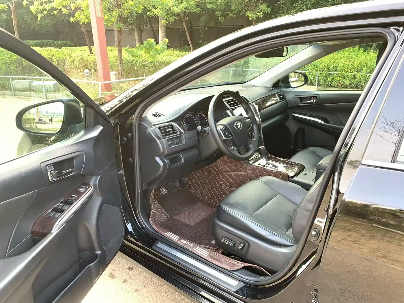 Toyota Camry 2016 2.0G 10th Anniversary Leading Edition фото 6