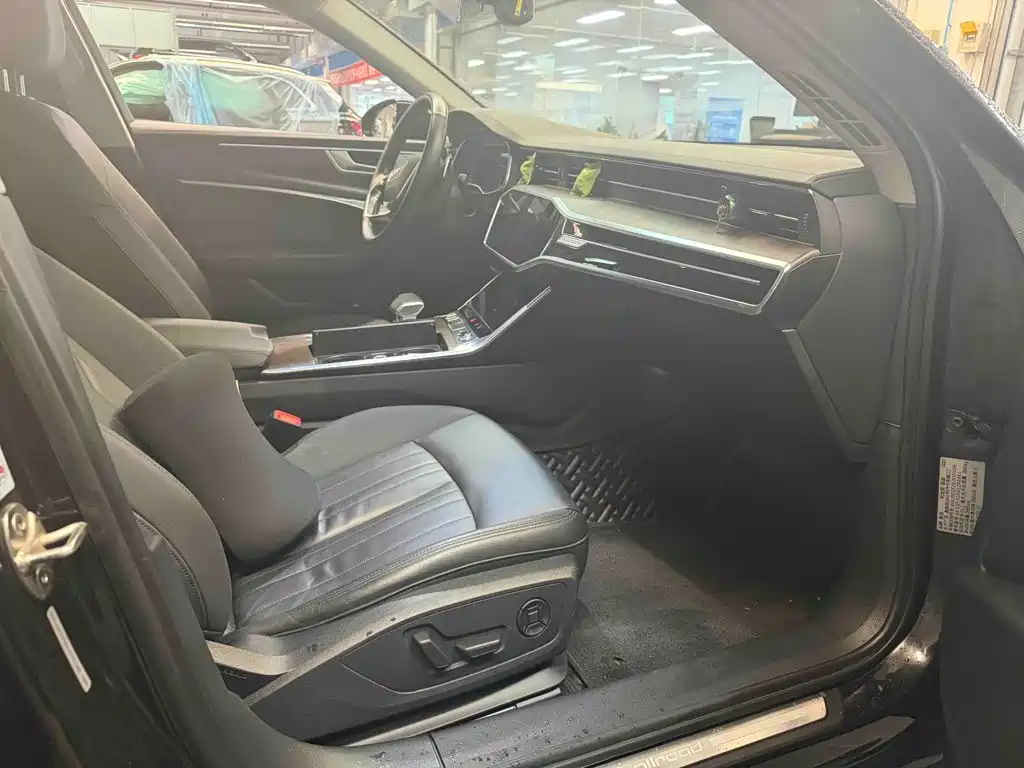 Фото 9 - Audi A6 (Import)