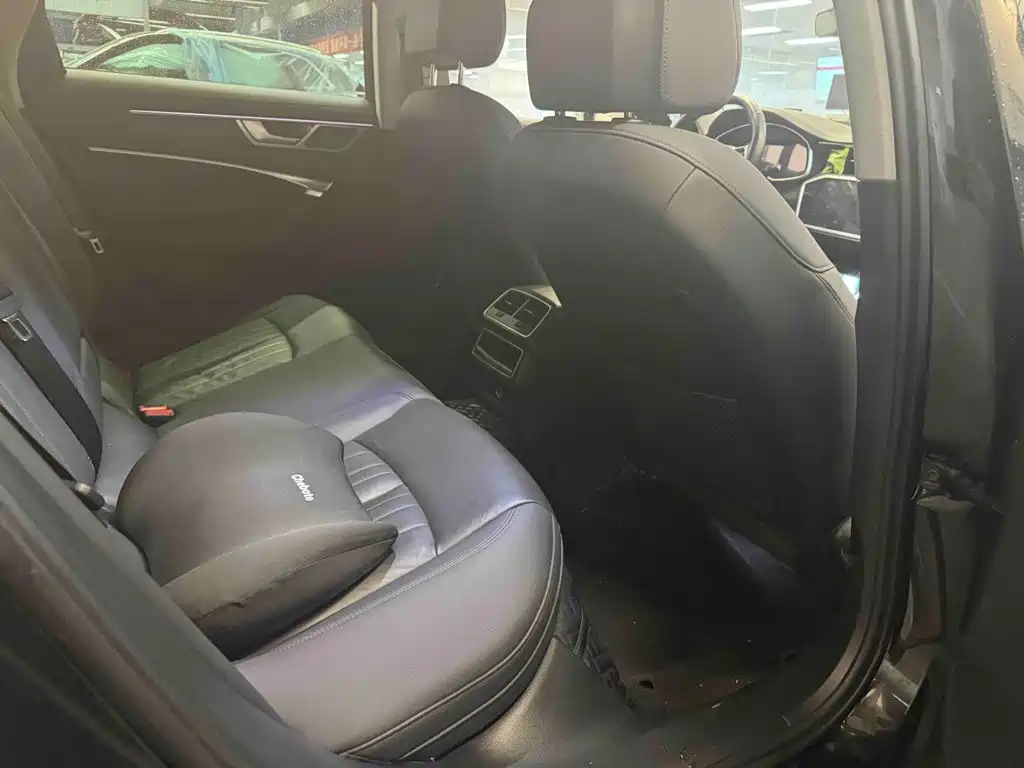 Фото 8 - Audi A6 (Import)