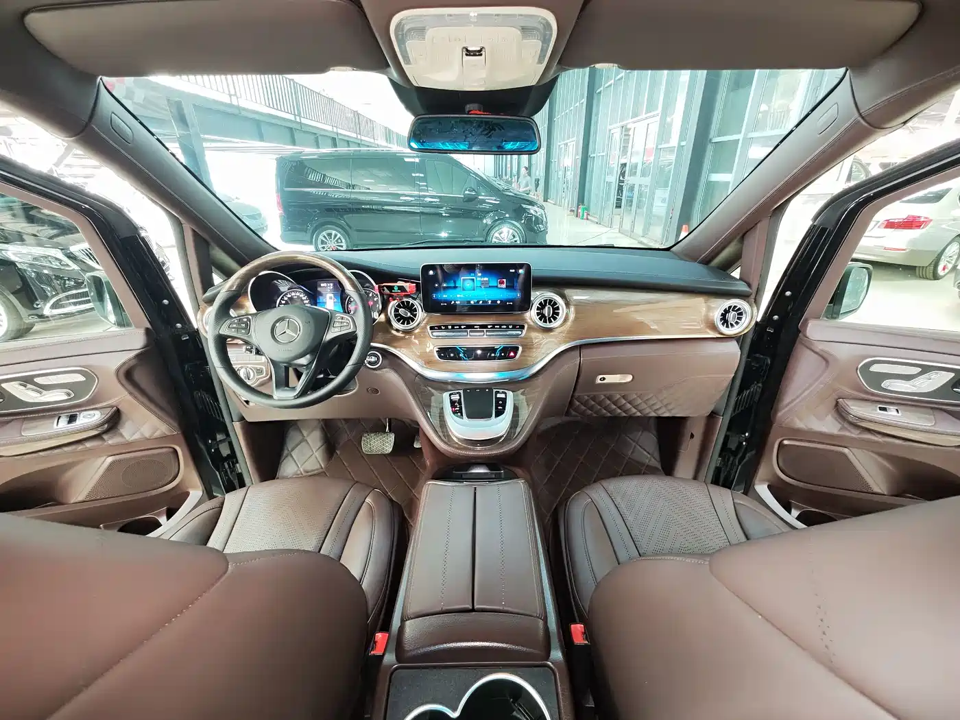 Mercedes-Benz V-Class 2022 V 260 L Long Wheelbase Prestige Edition фото 6