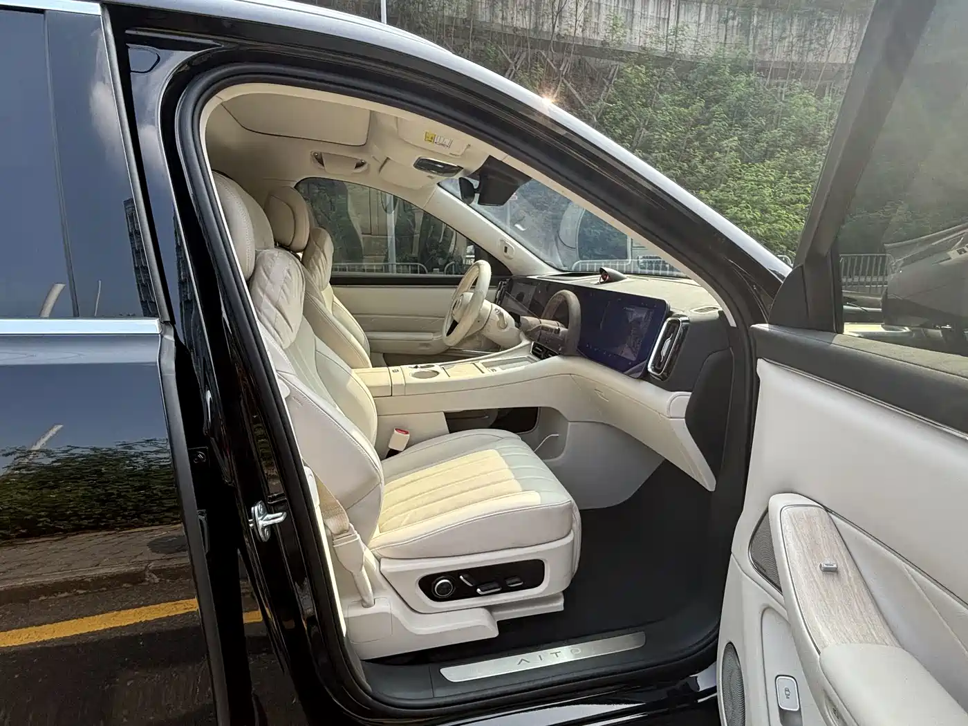 Aito AITO M8 2026 2025 Pure Electric Max+ 6-Seater Long Range Version