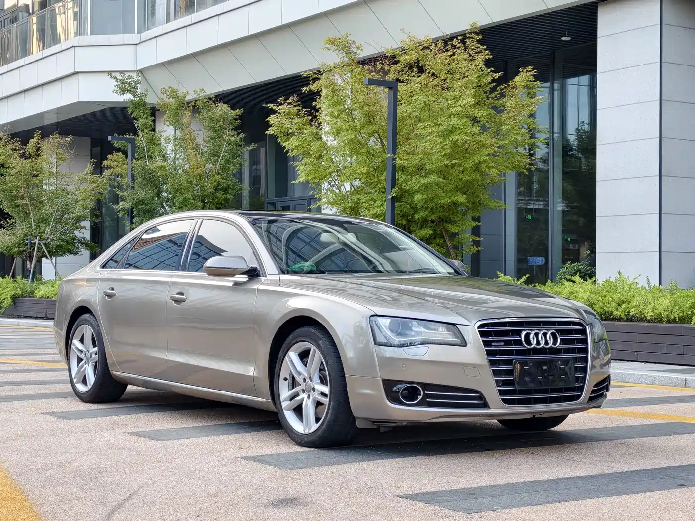 Фото 3 - Audi A8