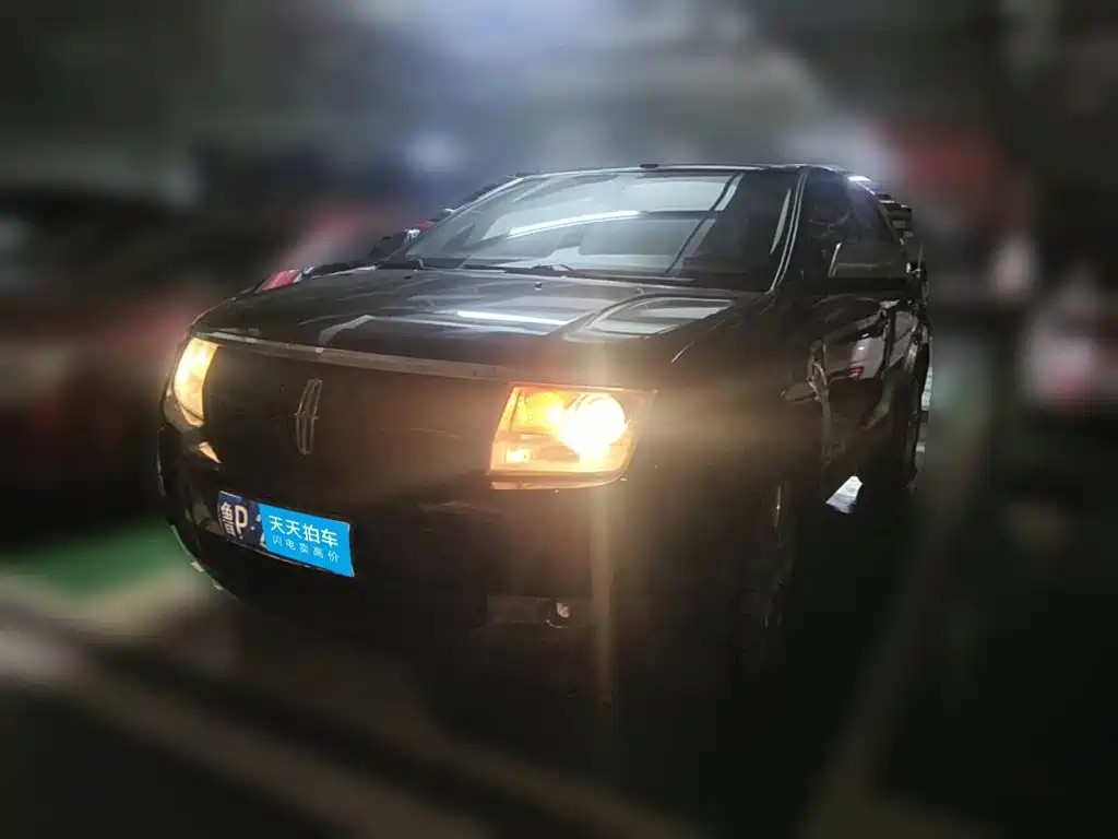 Photo 1 - Lincoln MKX