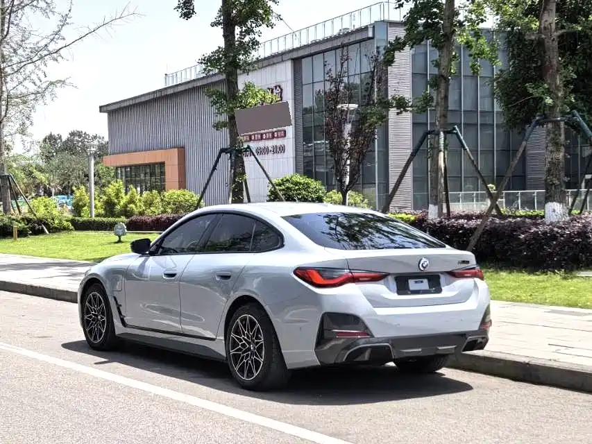BMW i4 2023 eDrive35 фото 7