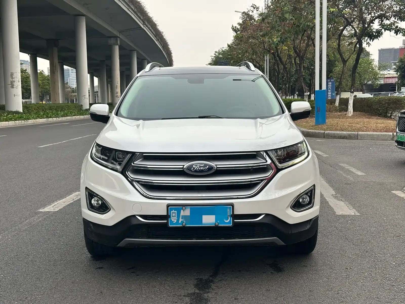 Photo 2 - Ford Edge