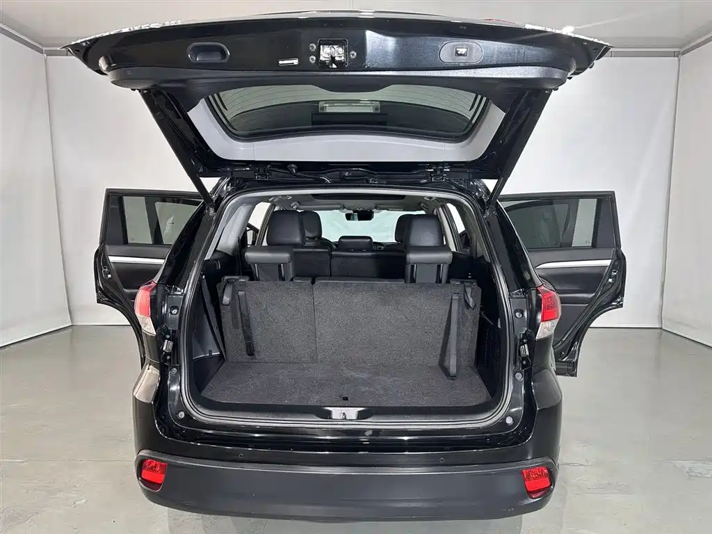 Photo 17 - Toyota Highlander