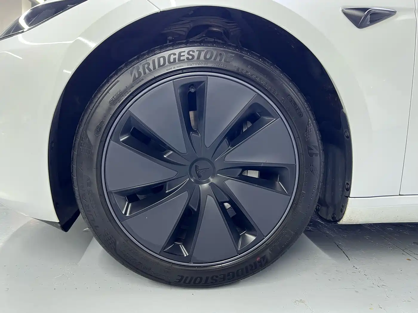 Tesla Model 3 2026 2025 Model Year Facelift Rear-Wheel Drive