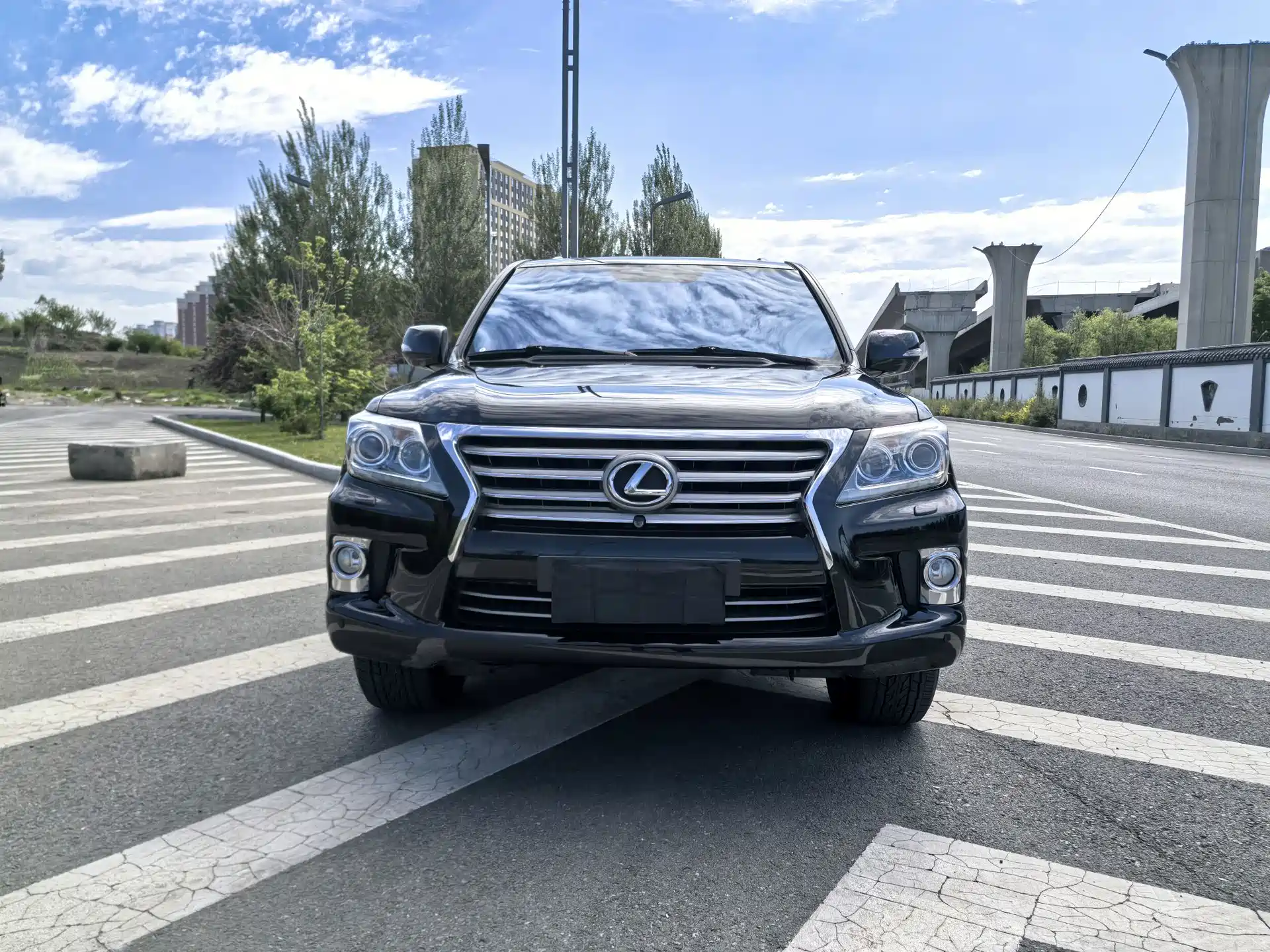 Фото 2 - Lexus LX
