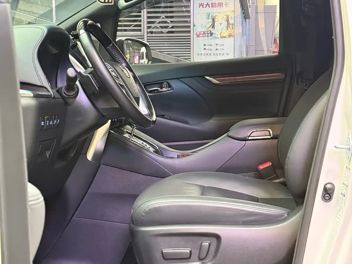 Toyota Vellfire 2021 Crown Hybrid 2.5L HV Premium Edition фото 7