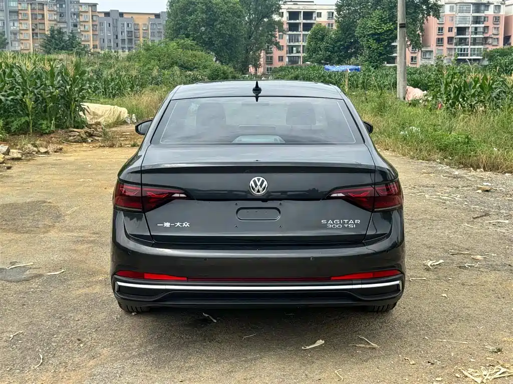 VOLKSWAGEN SAGITAR