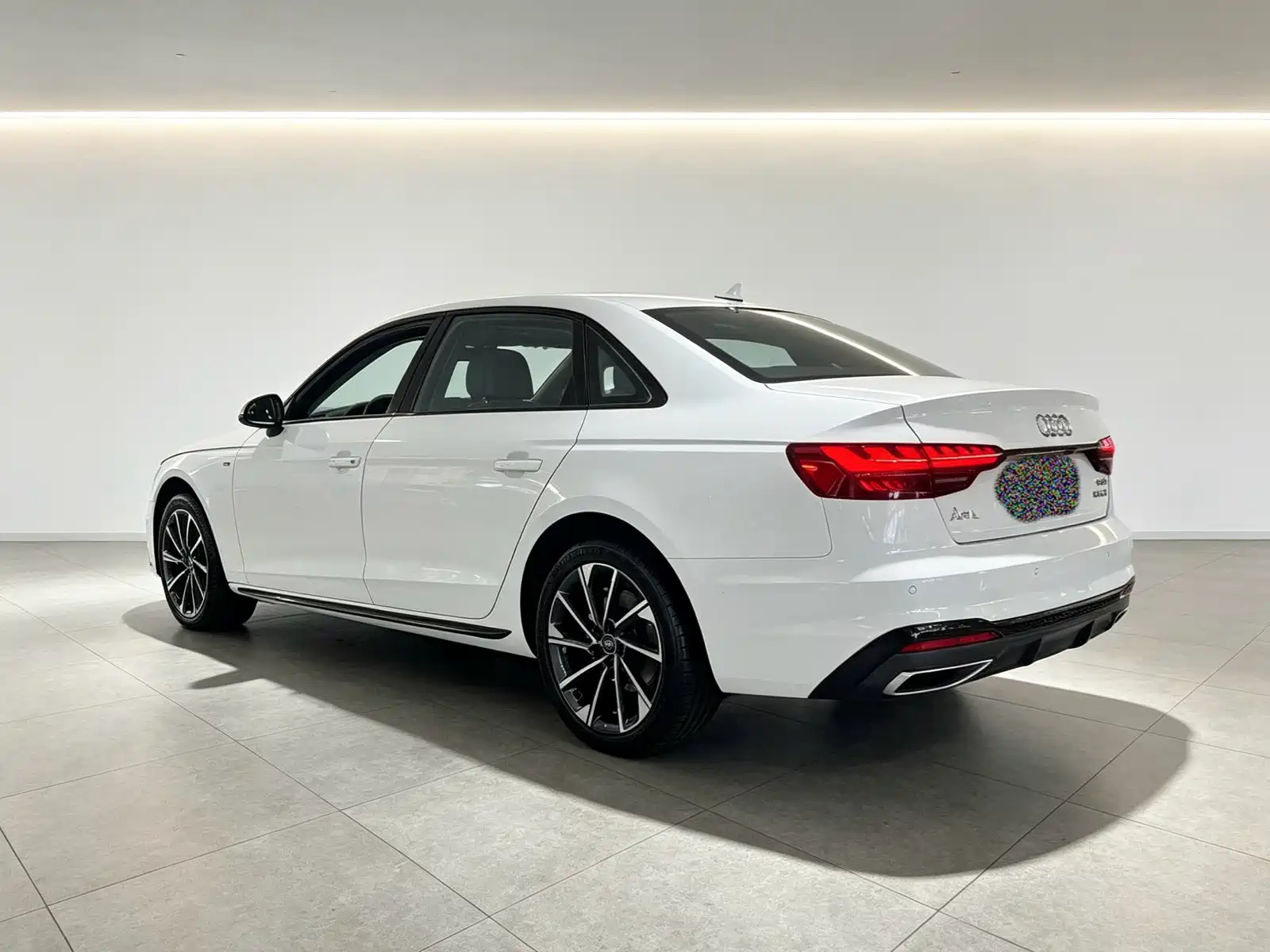 صورة 13 - Audi A4L