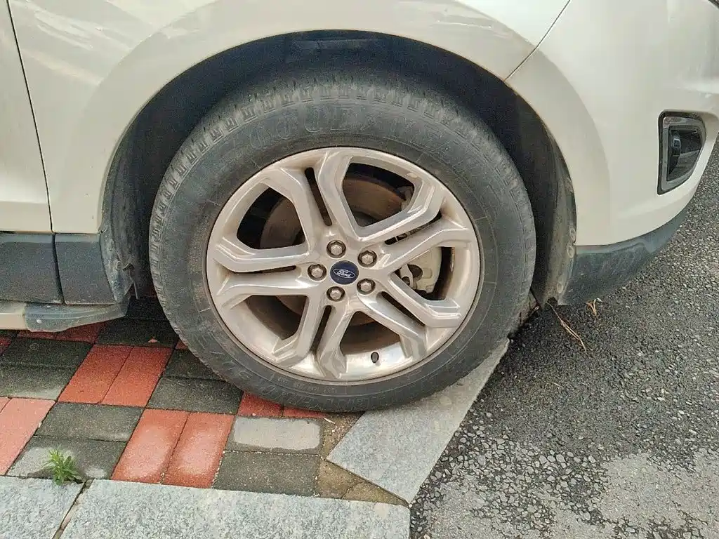 Фото 8 - Ford Edge