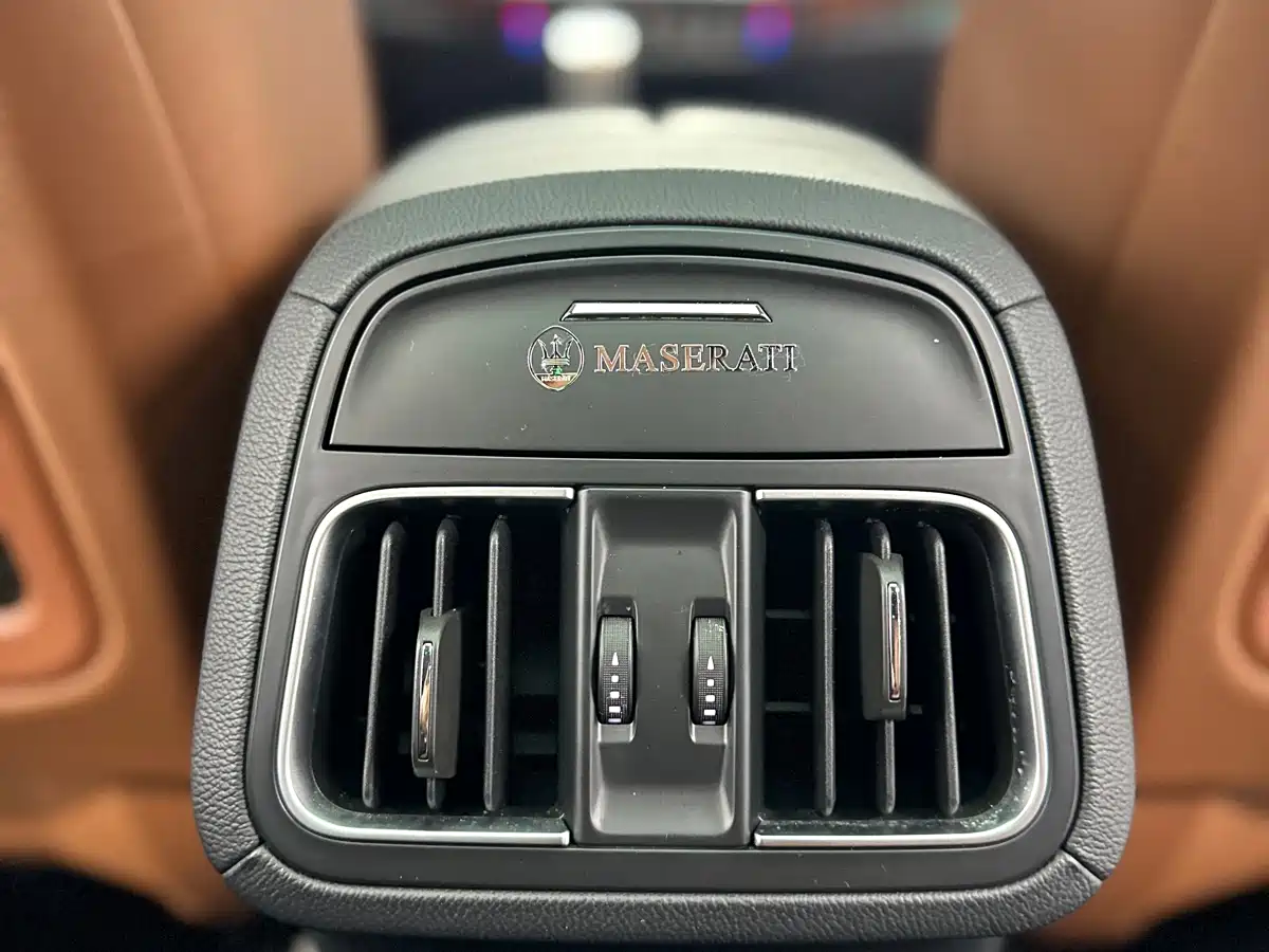 Maserati Levante 2021 3.0T Standard Edition фото 16