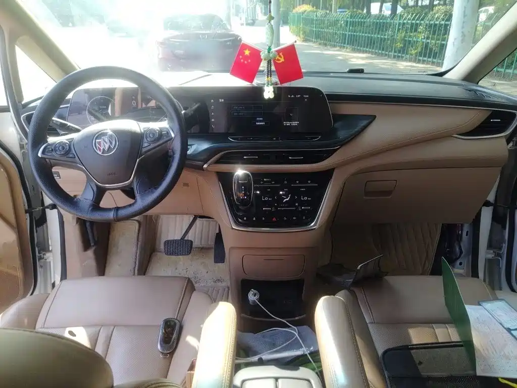 Фото 10 - Buick GL8