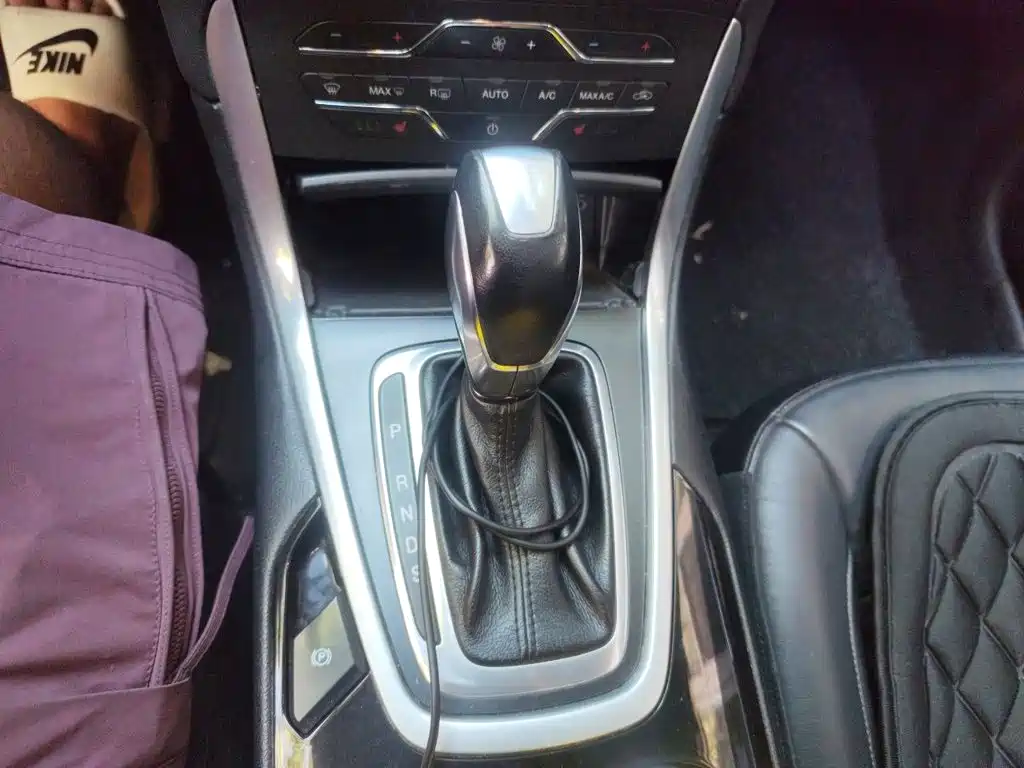 Фото 10 - Ford Edge