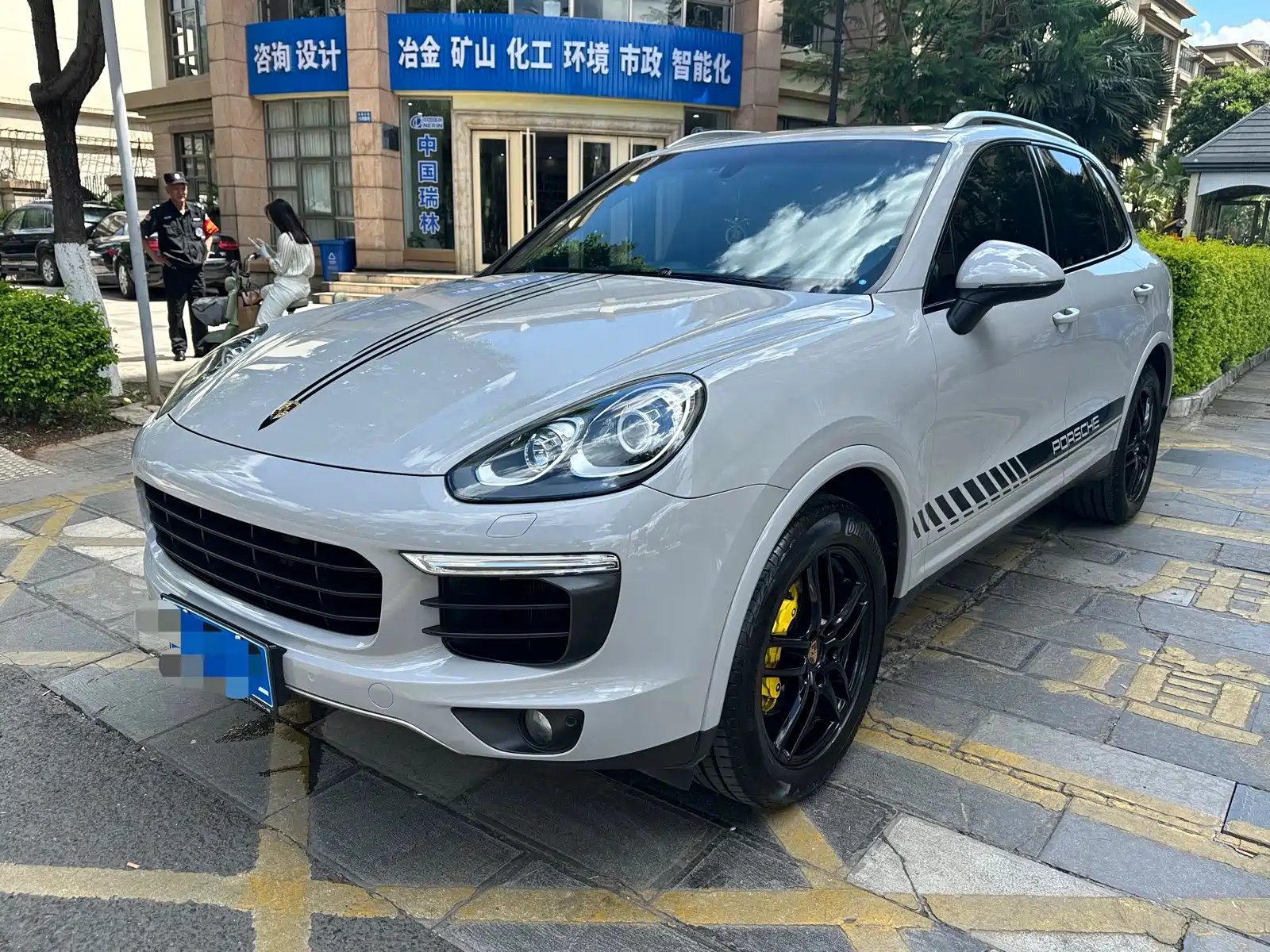 Фото 1 - Porsche Cayenne