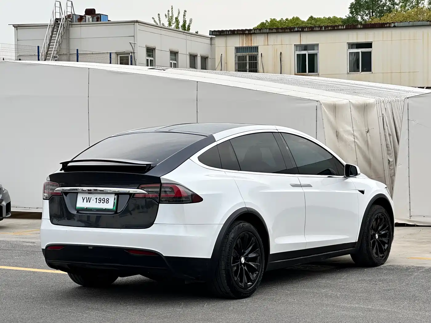 TESLA MODEL X