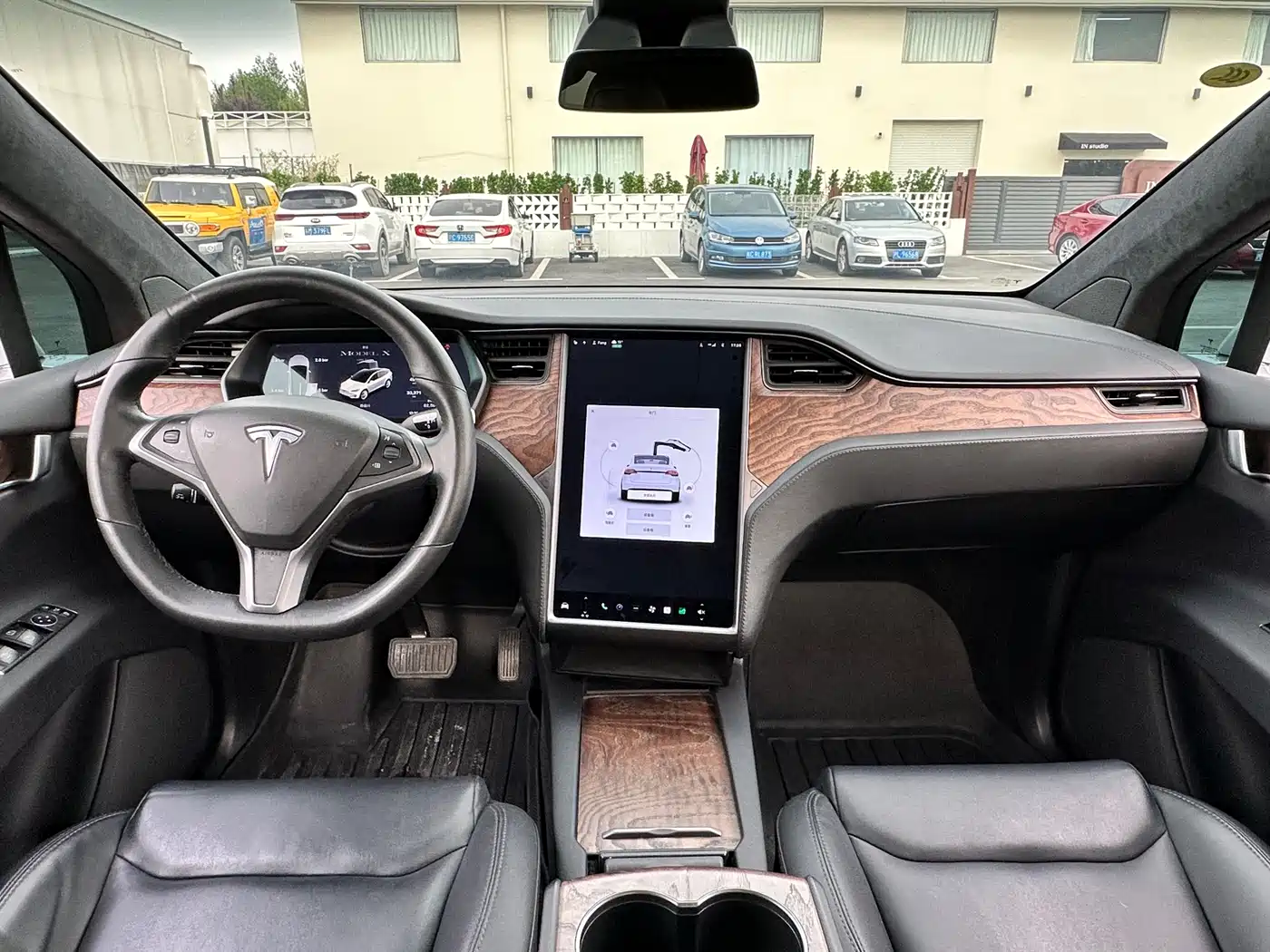 TESLA MODEL X