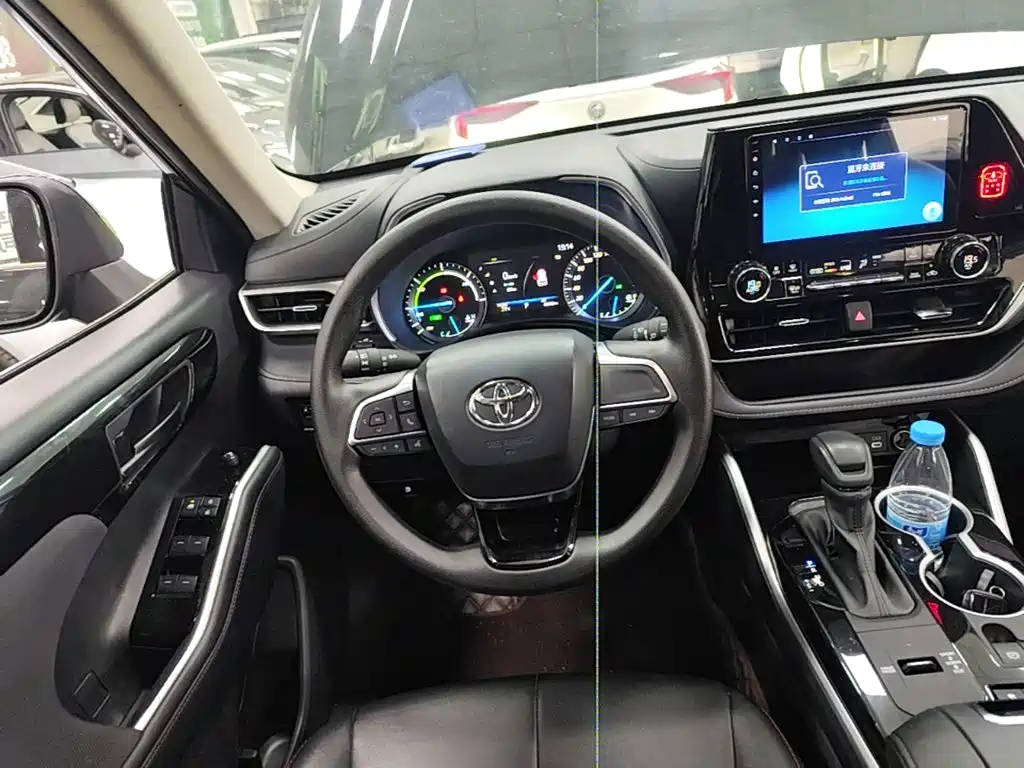 Photo 7 - Toyota Highlander